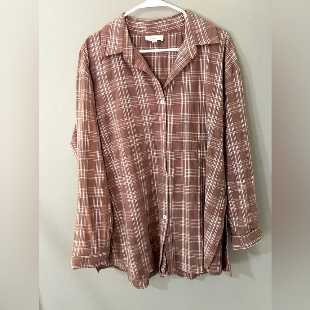 Promesa women's oversized boyfriend flannel size large never worn. Brown/cream